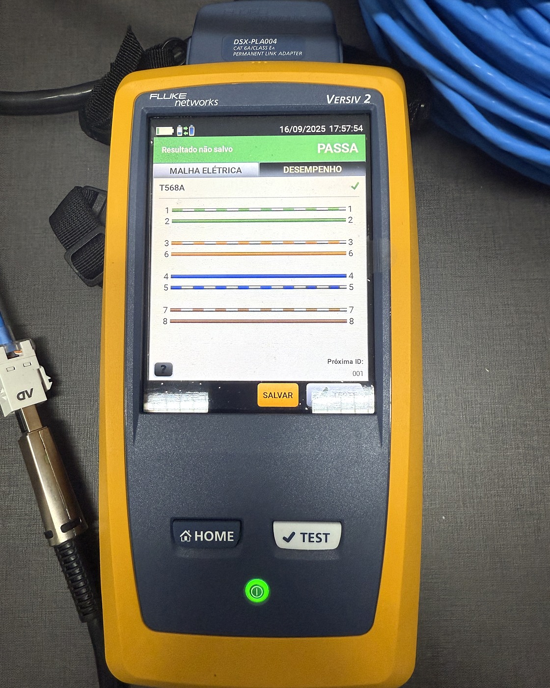 Técnico da Skills certificando Permanent Link com Fluke DSX-5000